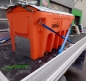 Preview: HILLTIP Aufbaustreuer IceStriker 900AM mit 900 Liter Volumen in Orange auf Iveco Daily